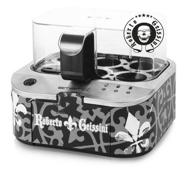 Електричний яйцеварка Roberto Geissini з голосом Carmen Geiss | Limited Edition від EMERIO | 3 ступені нагріву (м'який, середній, твердий)