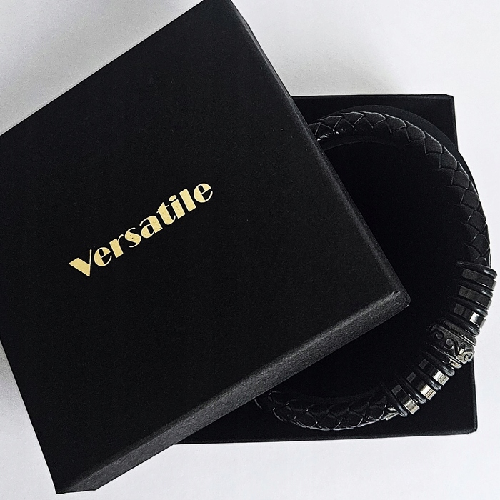Чоловічий шкіряний браслет Versatile, чорний, регульований (21-24 см) з гравіюванням