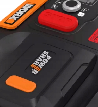 Робот-газонокосарка Worx LANDROID M600 Plus WR166E для площі до 600 м² + Гараж WA0810