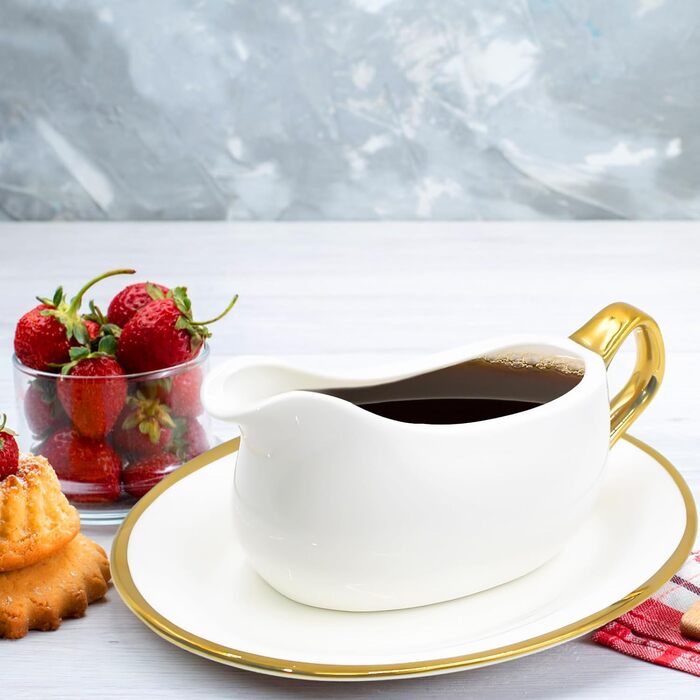 Cheardia Saucepan with Tray, 400 ml, white ceramic saucepan with gold trim, ergonomic handle and large drip-free spout for salad dressings, cream, broth, black pepper