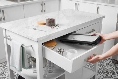 FoodSaver пристрій для вакуумної упаковки продуктів харчування з вбудованим відсіком для рулонів | Вакуумний пакувальник з різаком та режимом 'Delicate Food' | В комплекті сортовані вакуумні пакети [FFS005X] (компактний)
