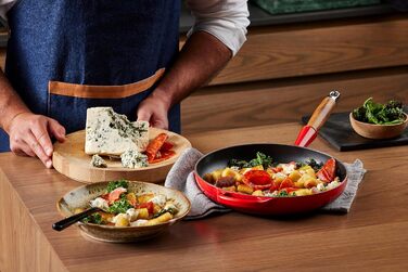 Сковорода Le Creuset Signature чавунна з дерев'яним ручками 28 см, колір вишня