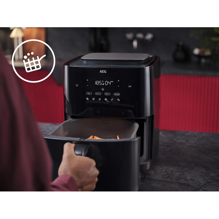 AEG AAF7SB Hot Air Fryer / 90% Less Fat / 10 Programs / 40-200°C / Steaming / Drying / 6.9 l / Dishwasher-safe / Temperature & Time Selection / Flip Reminder / 1.1 l Water Tank / Black Black 6.9 l Capacity Series 8000