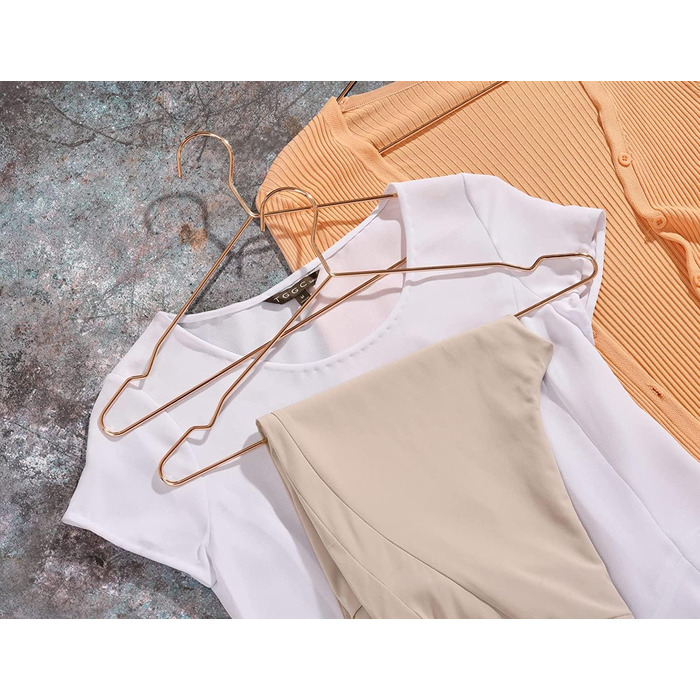 Amber Home 20-Piece 43cm Rose Gold Iron Clothes Hangers, Rose Gold Metal Clothes Hangers with Non-Slip Groove for Suit, T-Shirt, Shirt, Jacket, Dress, Pants, Robust and Durable