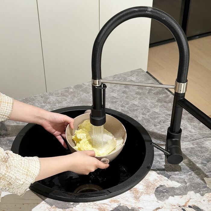 Чорний кухонний змішувач LED з висувною лійкою, поворотний на 360°, з спіральною пружиною, однорідний, для високого тиску, з висувною насадкою, з LED-підсвічуванням