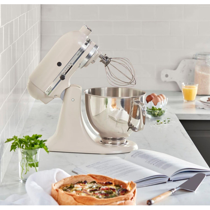 Кухонна машина KitchenAid Artisan з чашею 4,7 л, колір Milchshake