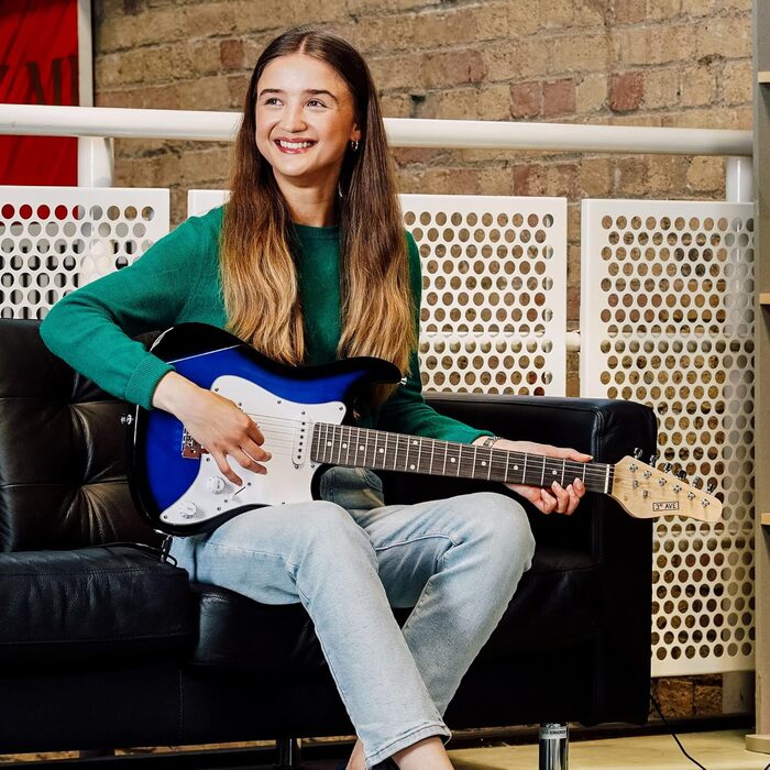 Електрогітара 3/4 розміру 3rd Avenue XF Ultimate Kit з підсилювачем 10W, тюнером, кабелем, стійкою, Gigbag, ременем, запасними струнами, медіаторами, каподастром - Початковий набір, блакитний