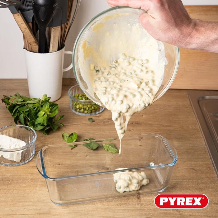 Pyrex 3-Piece Baking Set – 1 x 0.5 L Measuring Cup + 1 x 2 L Mixing Bowl + Cake Pan – Borosilicate Glass – Scratch-Resistant