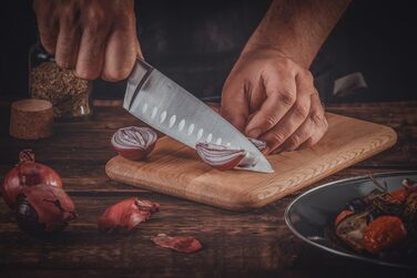 Ніроста Трініті 34 см - професійний кухонний ніж з нержавіючої сталі з гострим лезом та захистом пальців