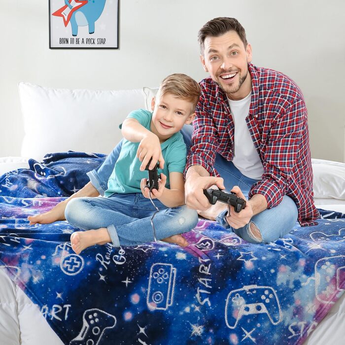 Плед-іграшка з принтом геймпада, що світиться в темряві, 127x150 см, сірий (з блакитними елементами)