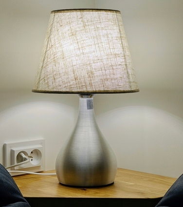 Сенсорна настільна нічна лампа з LED-абжуром, срібляста