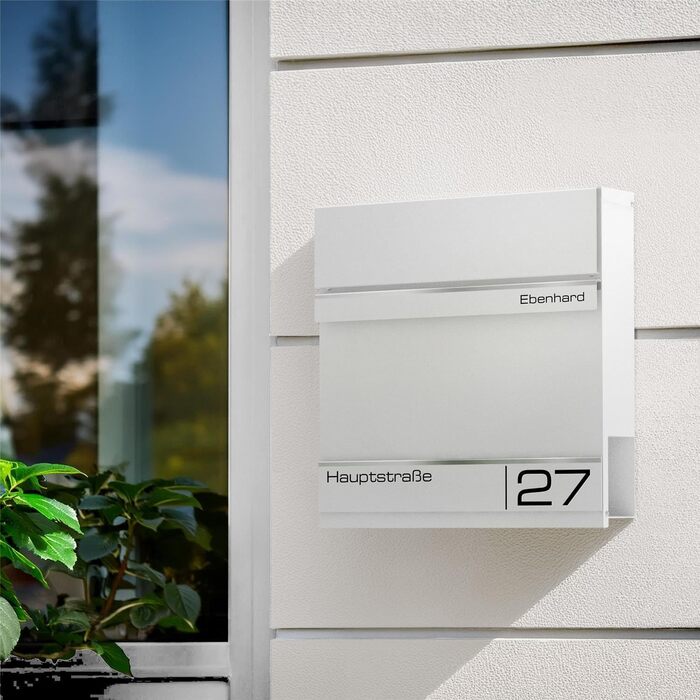 Поштова скринька Metzler Anthrazit RAL 7016 з газетницею та номерним знаком – персоналізована лазерна гравірування, сучасний поштовий ящик з табличкою, водонепроникний та стійкий до іржі | Модель Hermann (RAL 9016)