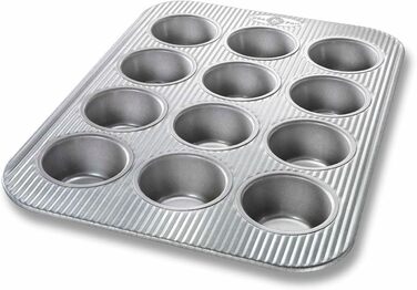 USA Pan Bakeware Nonstick Cupcake and Muffin Pan with Lid, 12 Cavities, White