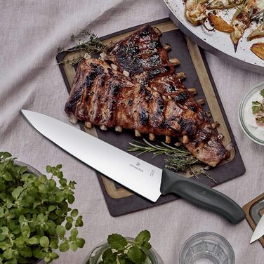 Кухонний ніж Victorinox Swiss Classic 20 см, професійний, пряме лезо, надгострий, нержавіюча сталь, чорна пластикова ручка