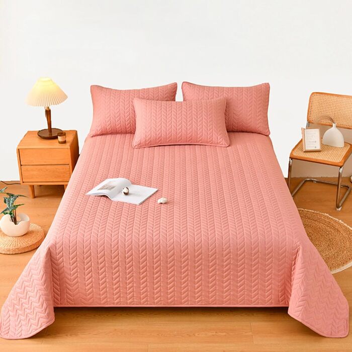 Cozy, warm quilted blanket, 230 x 250 cm, soft, woven throw blanket for bed, couch, and chair, comfortable blanket, perfect for home decor and winter warmth