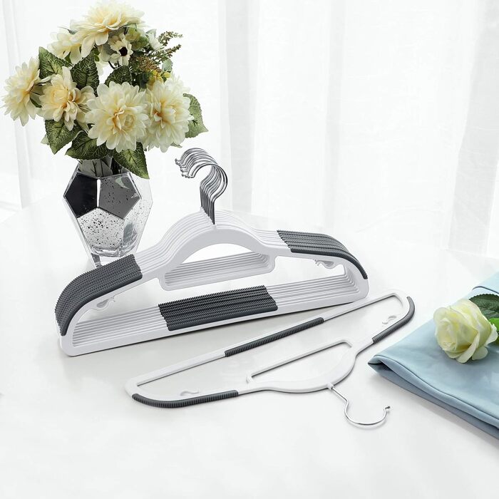 Набір вішалок SONGMICS 50 шт., пластик, антиковзаючі, компактні, товщина 0,5 см, 42 см, поворотний гачок 360°, срібло, білий + темно-сірий