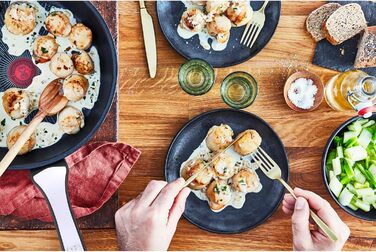 Сковорода Tefal Unlimited On 32 см індукційна з антипригарним покриттям Titanium, з індикатором нагріву Thermo-Signal, для всіх типів плит, чорна G25908