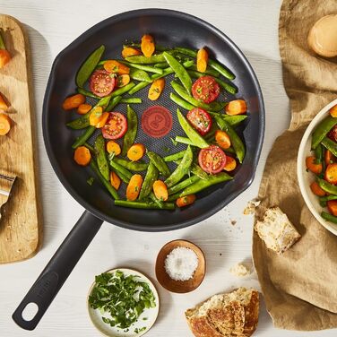 Сковорода Tefal Day by Day On 32 см з антипригарним покриттям, чорна (B56408)