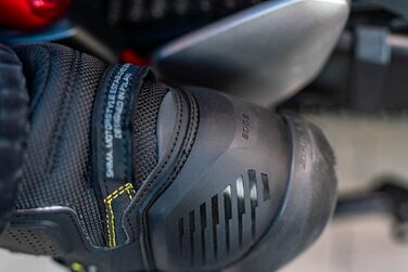 Мотоциклетні черевики SHIMA EDGE WP для чоловіків - водонепроникні, з Knöchelstütze та ATOP-застібкою, чорні, 43 EU