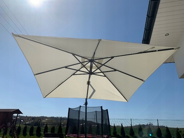 Парасолька садова з бічним стійкою GardenLine, бежева, 250 x 250 см