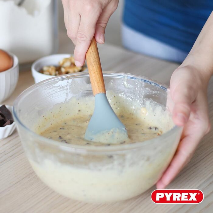 Pyrex 3-Piece Baking Set – 1 x 0.5 L Measuring Cup + 1 x 2 L Mixing Bowl + Cake Pan – Borosilicate Glass – Scratch-Resistant