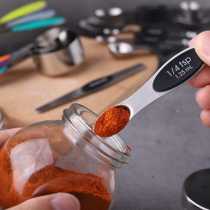 Measuring cup and spoon set, stainless steel, includes 8 sturdy measuring cups, 8 double-sided magnetic measuring spoons, and 1 leveler for dry and liquid ingredients