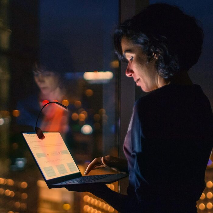 Нічна лампа-прищіпка для читання Toys4Boys з 8 LED, гнучка 360°, червоне світло для читання в ліжку