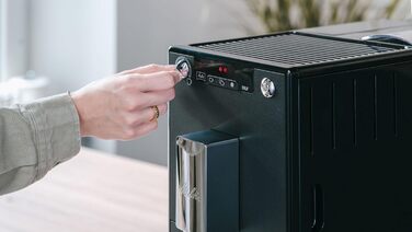 Melitta Solo - Fully Automatic Coffee Machine with Adjustable Spout, Small Coffee Machine with Removable Water Tank, suitable for e.g. Espresso or Café Crème, matte black Matte Black Single
