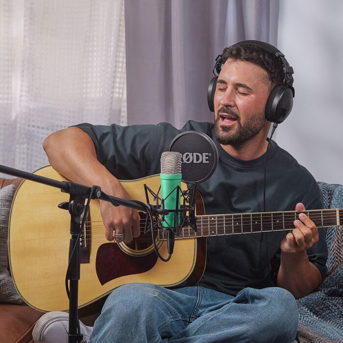 Rode NT1 Signature Black – студійний мікрофон-конденсатор + стійка для мікрофона keepdrum (зелена)