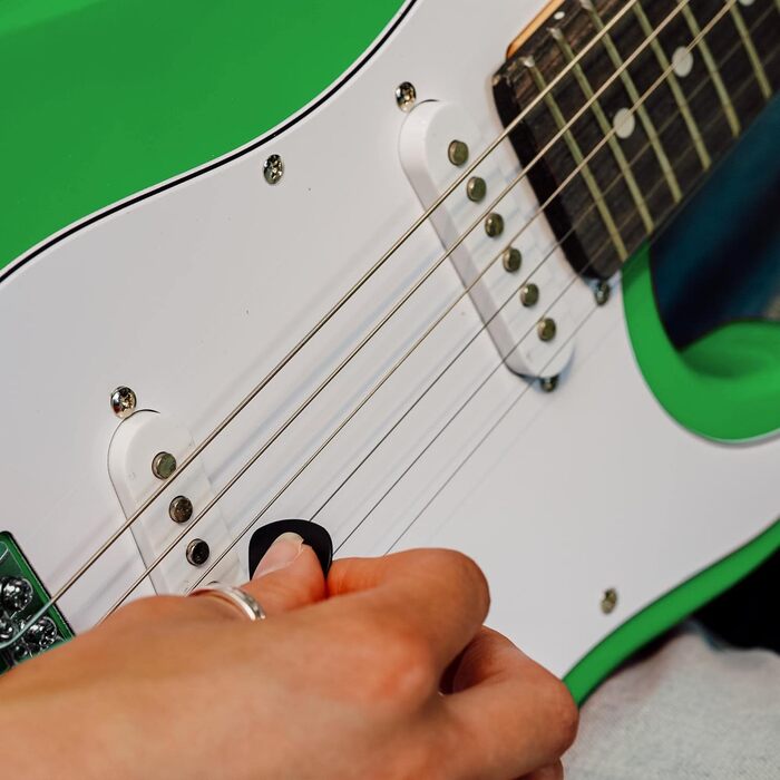 Електрогітара 3/4 розміру 3rd Avenue XF Ultimate Kit з підсилювачем 10W, тюнером, кабелем, стійкою, чохлом, ремінком, запасними струнами, медіаторами, каподастром – набір для початківців (зелений)