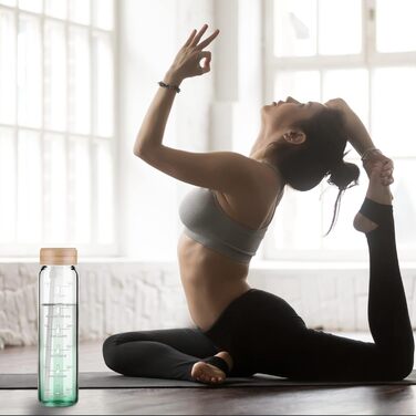 1 Liter Drinking Bottle Glass with Straw & Time Marker, 1L Motivational Glass Water Bottle with Protective Sleeve, Borosilicate Glass Bottle for Carbonated Drinks, Leak-Proof (Gradient Green)
