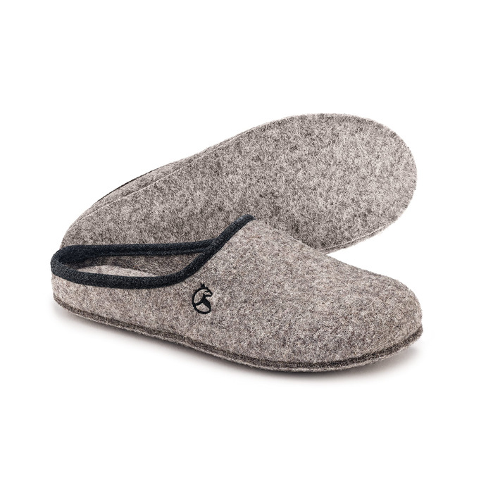 Чоловічі фетрові тапочки ESTRO - теплі зимові халапи для дому, сірий колір, розмір EU 45, широка форма