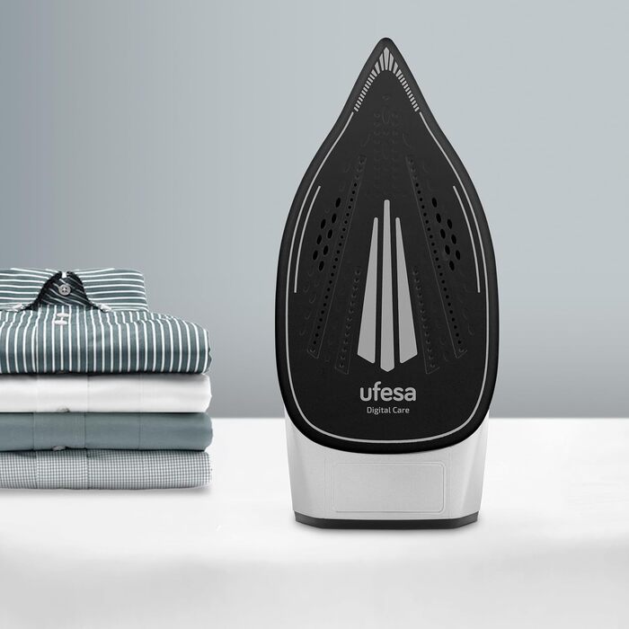 Праска Ufesa Perfect Steam - станція з парою, 2400 Вт, 6.5 бар, вертикальна та горизонтальна, 290 г паровий удар, резервуар 1.2 л