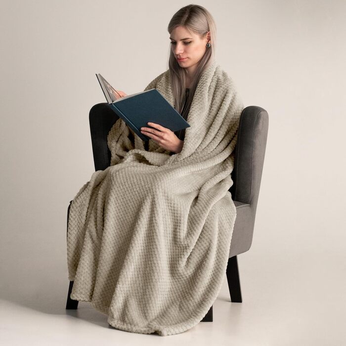 Плед DecoKing 70x150 см, кавовий, мікрофібра, теплий та м'який, скандинавський стиль