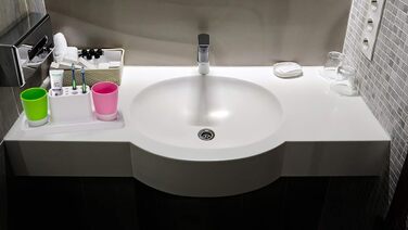 Plastic toothbrush holder, bathroom toothbrush holder, with 2 cups