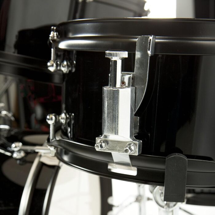 Fame 5-Piece Drum Set Black - Комплект барабанів з аксесуарами, включаючи бас-барабан, томи, малий барабан, стійки та табурет