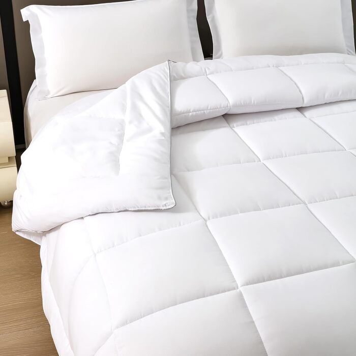 Ковдра зимова NORA HOME Oslo 220x220 см, мікрофібра, 400 GSM, екстра тепла, антиалергенна, сертифікат Oeko-TEX