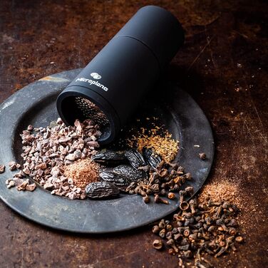 Мельниця для спецій Microplane Schwarz - для мускатного горіха, кориці, тонкої бобів, довгої перцю та інших сухих спецій