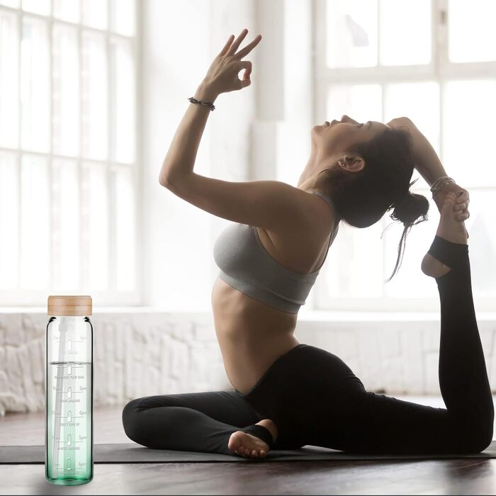 1 Liter Drinking Bottle Glass with Straw & Time Marker, 1L Motivational Glass Water Bottle with Protective Sleeve, Borosilicate Glass Bottle for Carbonated Drinks, Leak-Proof (Gradient Green)