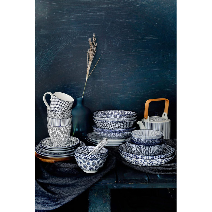 Набір для суші Tokyo Design Studio Nippon Blue (6 предметів): 2 тарілки для суші, 2 миски для соусу, 2 палички для їжі, японський дизайн, порцеляна, подарункова упаковка