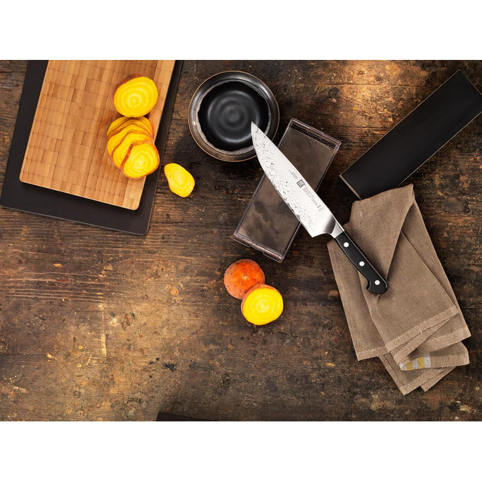 Кухонний ніж ZWILLING Pro, 20 см, нержавіюча сталь, чорна пластикова ручка