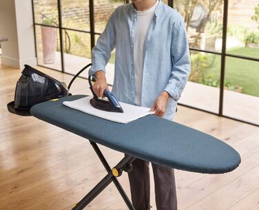 Гладильна дошка Joseph Joseph Glide Plus 135 x 45 см з регулюванням висоти та стійкою до нагрівання платформою для прасування, зручне зберігання, 4-шаровий бавовняний чохол, чорний/синій