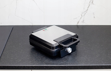 Вафельниця Berlinger 2300 Вт, чорна, з регулюванням температури, на 4 вафлі