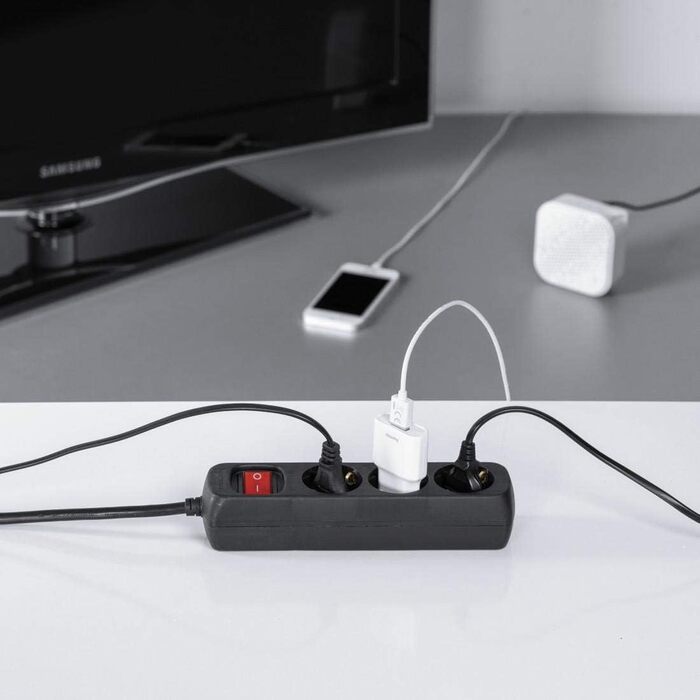 Многорозетка Hama з вимикачем для економії енергії, 3 розетки, чорний колір, кабель 1.4м, кут нахилу 45°, GS сертифікат, для дому та офісу