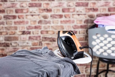 Парова праска Russell Hobbs Copper Express з підошвою Copper Infused, 150 г/хв