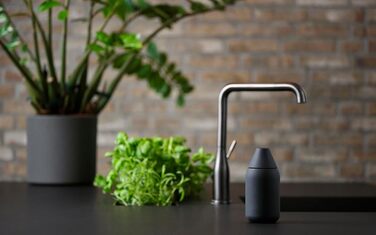 Zone Denmark Singles Dish Soap Dispenser Kitchen, Soap Dispenser, Dish Soap Dispenser, Easy to Refill & Easy Dosing, Ø 7 cm, Height 15 cm, Capacity 300 ml, Black