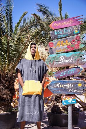Musegear Surf Poncho - Adult - Mobile Changing Room - One Size - Orange/Anthracite – Changing Aid and Cozy Robe - Stylish and Practical
