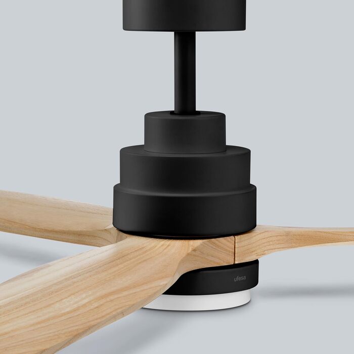 Стеляний вентилятор Ufesa, 40W, 6 швидкостей, надзвичайно тихий, 3 дерев'яних лопаті 132см, літньо-зимовий режим, таймер 8год, пульт керування, з підсвічуванням, чорний - світле дерево