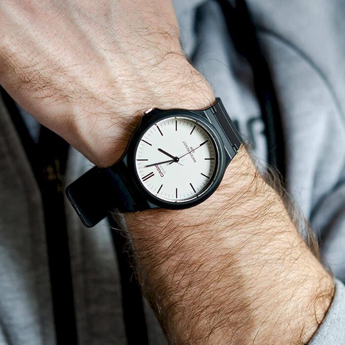 Годинник наручний Casio Collection унісекс кварцовий з ремінком з Харту (чорний/білий)