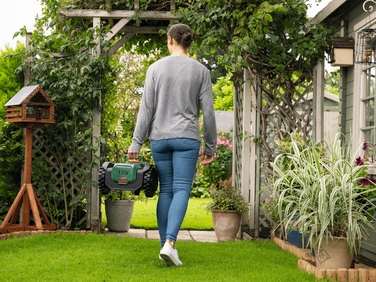 Робот-газонокосарка BOSCH Visimow 18V-100 (06008E1001) для площ до 100 м², ширина стрижки 16 см